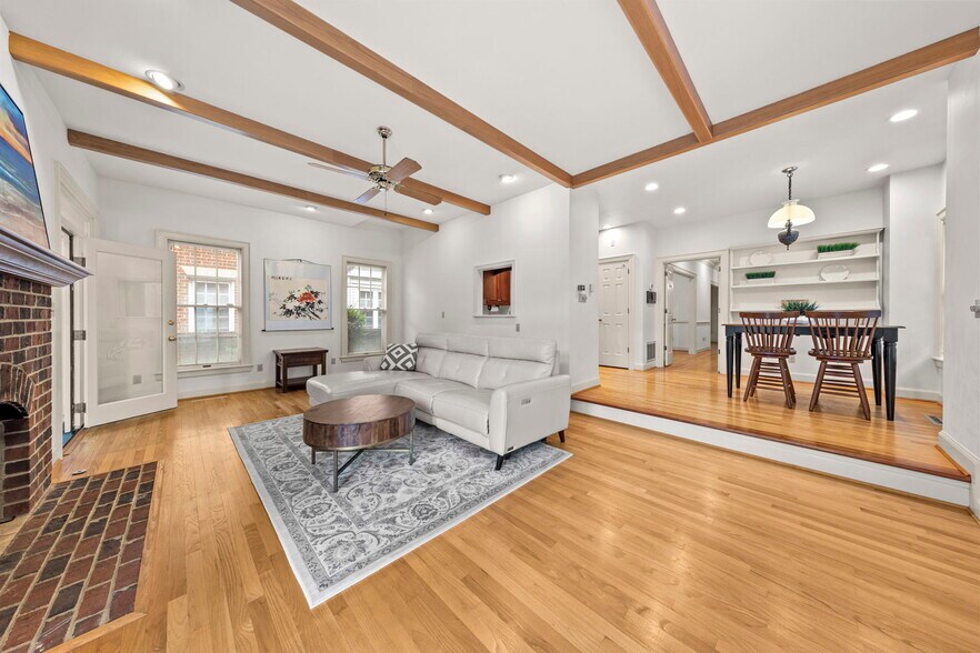 Building Photo - 325 Raleigh Ave