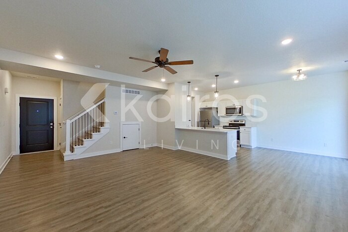 Building Photo - 6910 Bluebell Ct