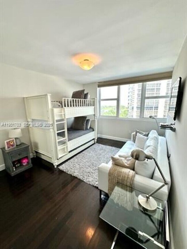 Building Photo - 20201 E Country Club Dr