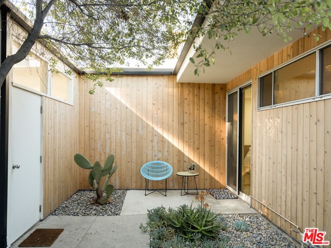 Building Photo - 13025 Addison St