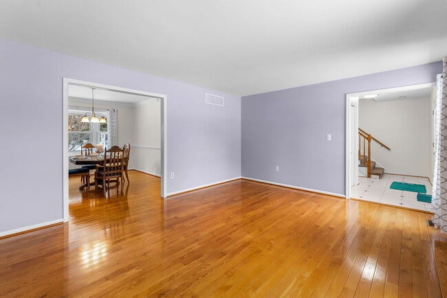 Building Photo - "Charming 4-Bedroom Retreat with Sun Room Scenic Views