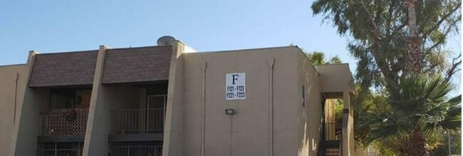 Primary Photo - 1620 N Wilmot Rd