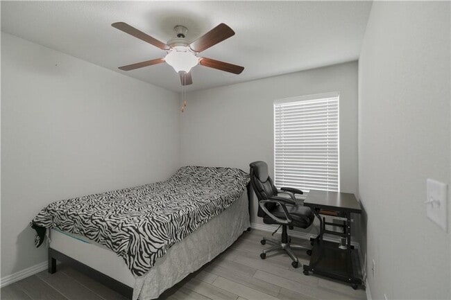 Building Photo - Great home perfect for backyard entertaining