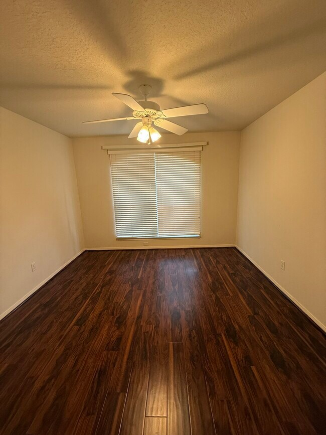 Building Photo - 2315 Glendavon Ln