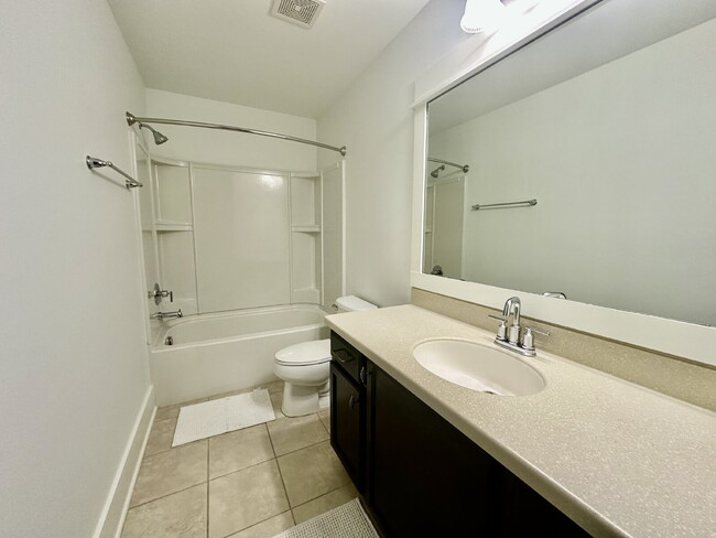 Building Photo - Stunning Four Bedroom Low Country Home in ...