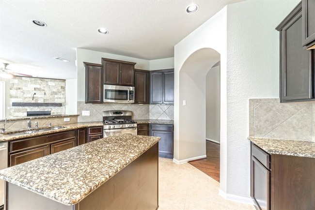 Building Photo - 202 Black Swan Pl