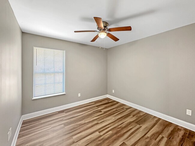 Building Photo - Newer construction-3 bedroom, 2 bath!