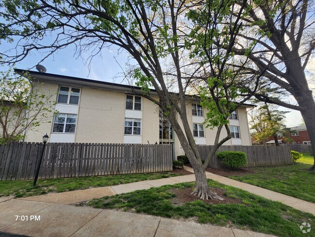 Building Photo - 10439 Briarbend Dr