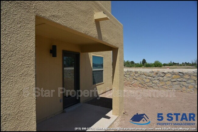 Building Photo - 806 TS Daniel Cadena Dr