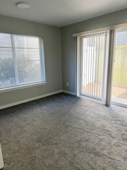 Building Photo - 7543 11th Ave NE #B