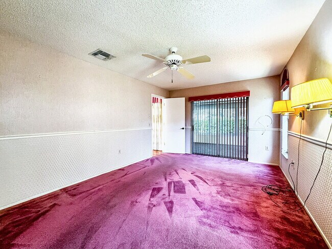 Building Photo - "Charming 2-Bedroom Oasis with 2 Full Bath...
