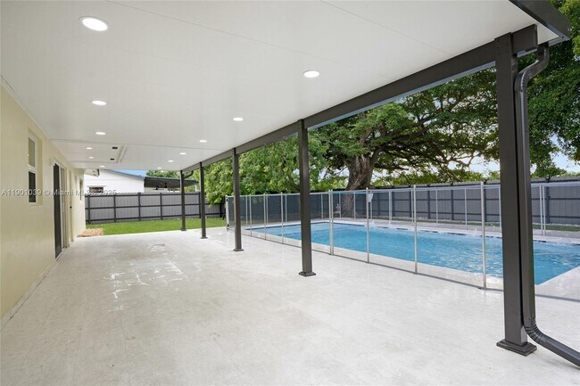 Building Photo - 10440 SW 126th Ave