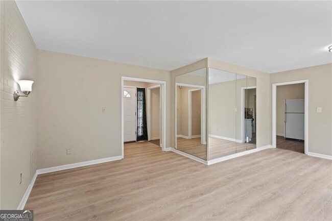 Building Photo - 1201 Shoreham Dr