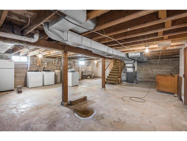 Building Photo - 350 S 9th St