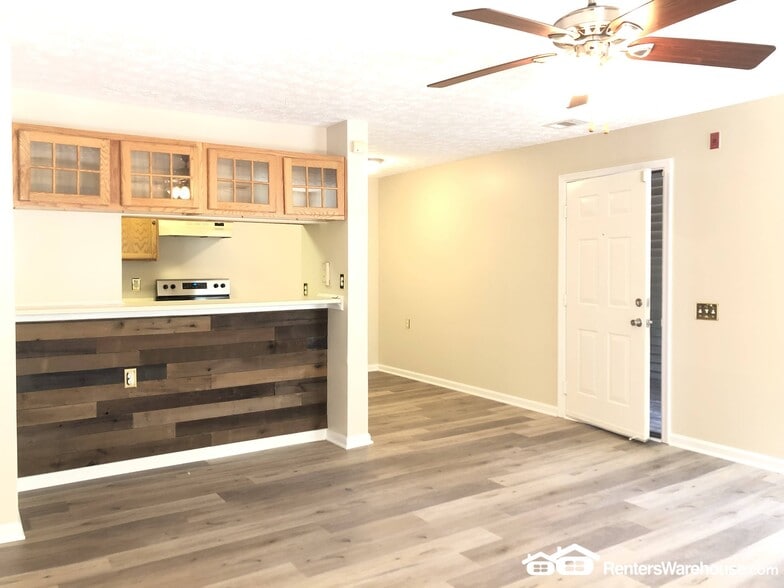 Building Photo - 6300 Bayberry Ct