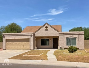 Building Photo - 11220 N 72nd Dr