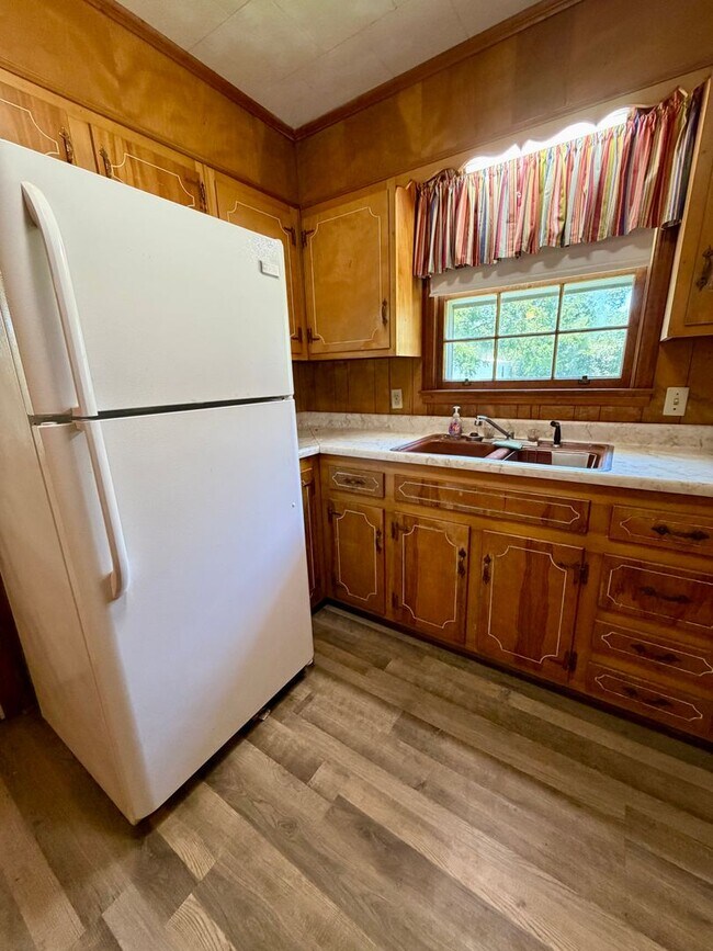 Building Photo - 2 Bed/1 Bath House