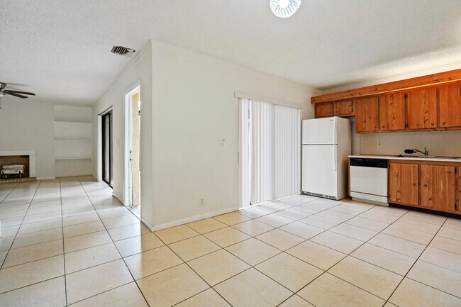 Building Photo - 262 Woodland Rd