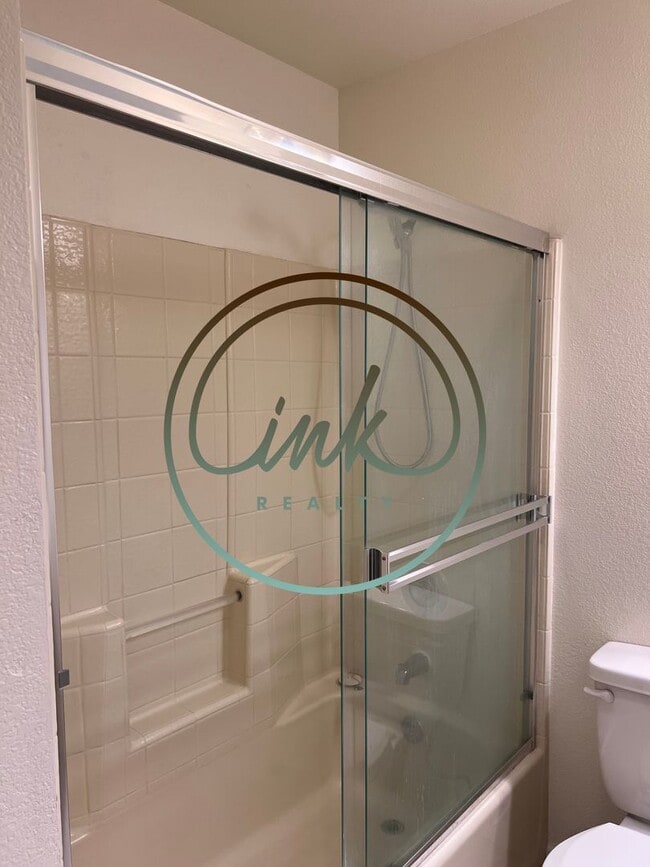 Building Photo - Chardonnay Duplex