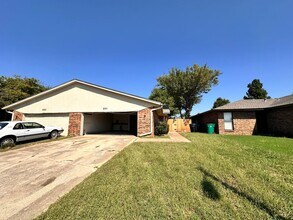 Building Photo - 2 Bedroom, 2 Bathroom Unit in Quiet Cul-de...