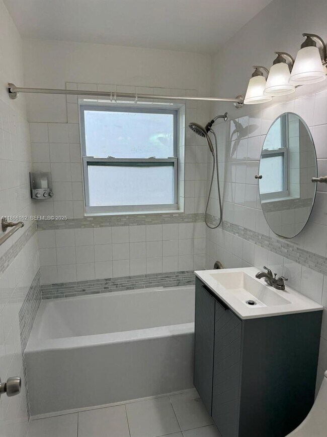 Building Photo - 2247 Jackson St