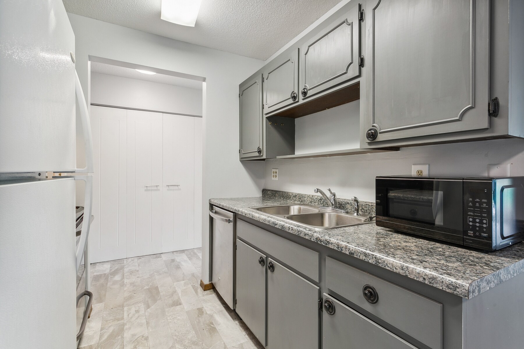 Kitchen - 3200 Virginia Ave S