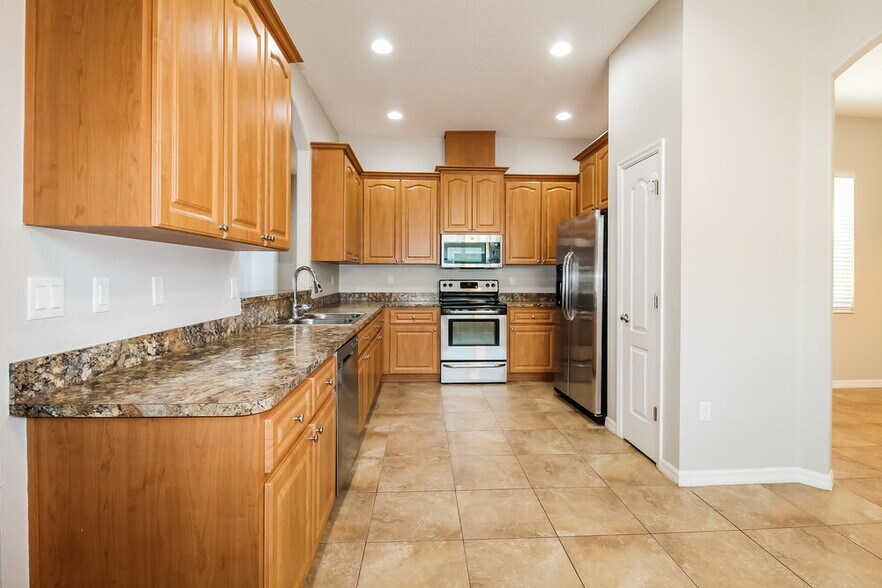 Building Photo - 4323 Sand Ridge Blvd