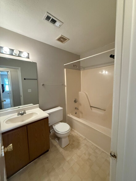 Building Photo - 1413 Grimes St