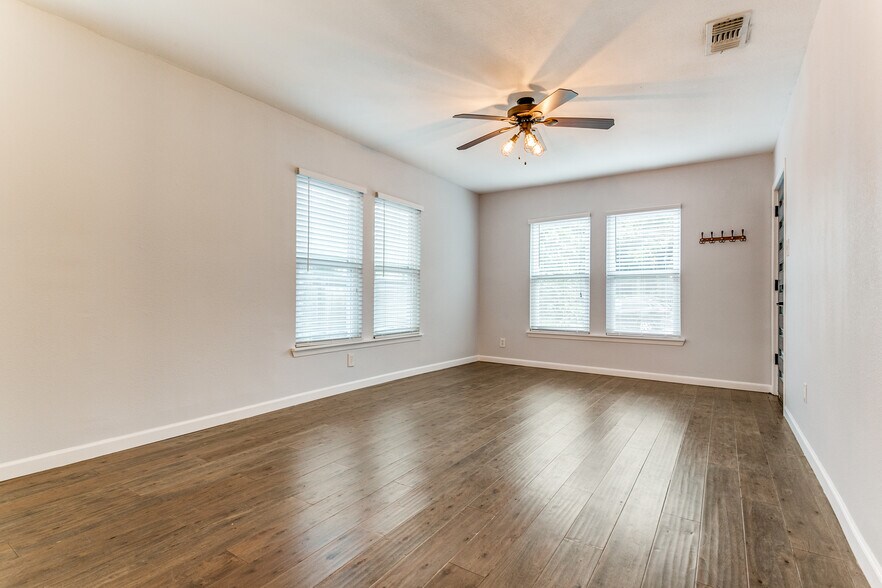 Building Photo - 326 Simon