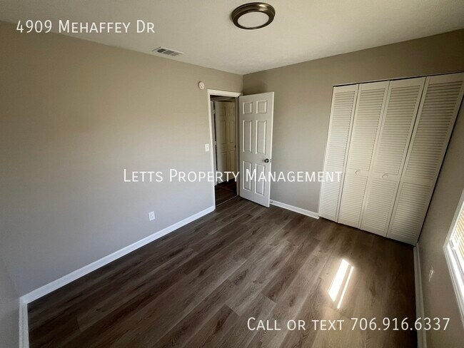 Building Photo - Beautifully remodeled brick ranch with a c...