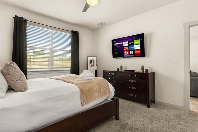 Building Photo - 10513 Defender Trl