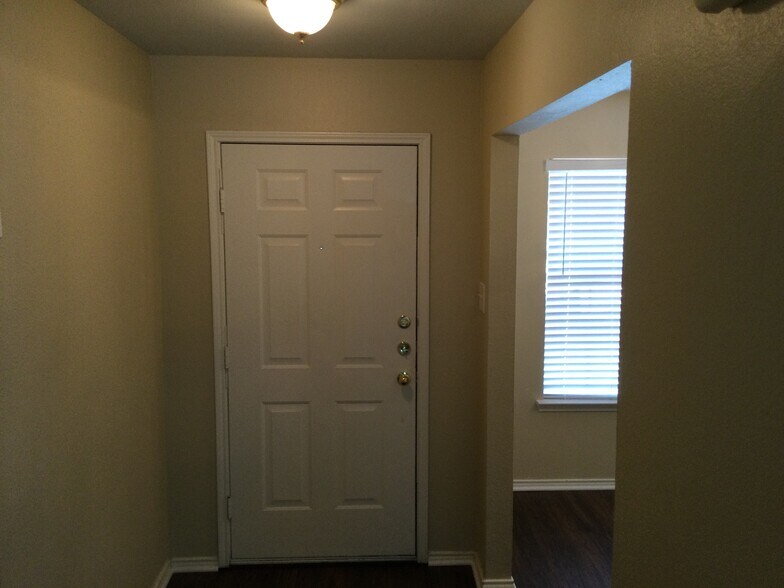 Building Photo - 5589 Hunters Bend Ln