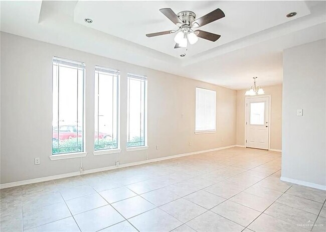 Building Photo - 7 Taxco Ct