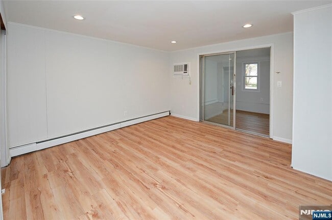 Building Photo - 43 Spruce Ave