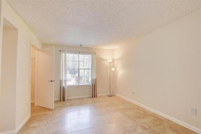 Building Photo - 1000 Crystal Way