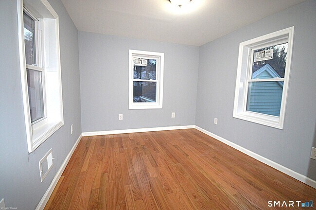 Building Photo - 17 Railroad Ave