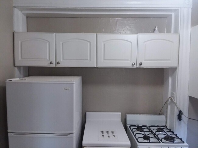 Building Photo - Cap Hil Adorable 1 Bedroom Available Now! ...
