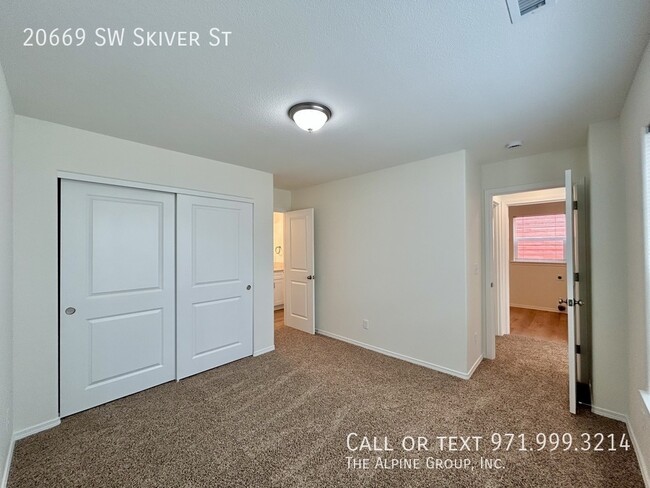 Building Photo - 20669 SW Skiver St