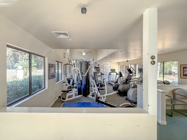 Building Photo - Remodeled Condo Located In Woodlake Villas