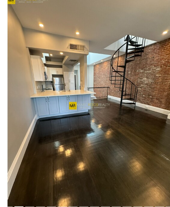 Building Photo - 265 Beacon St