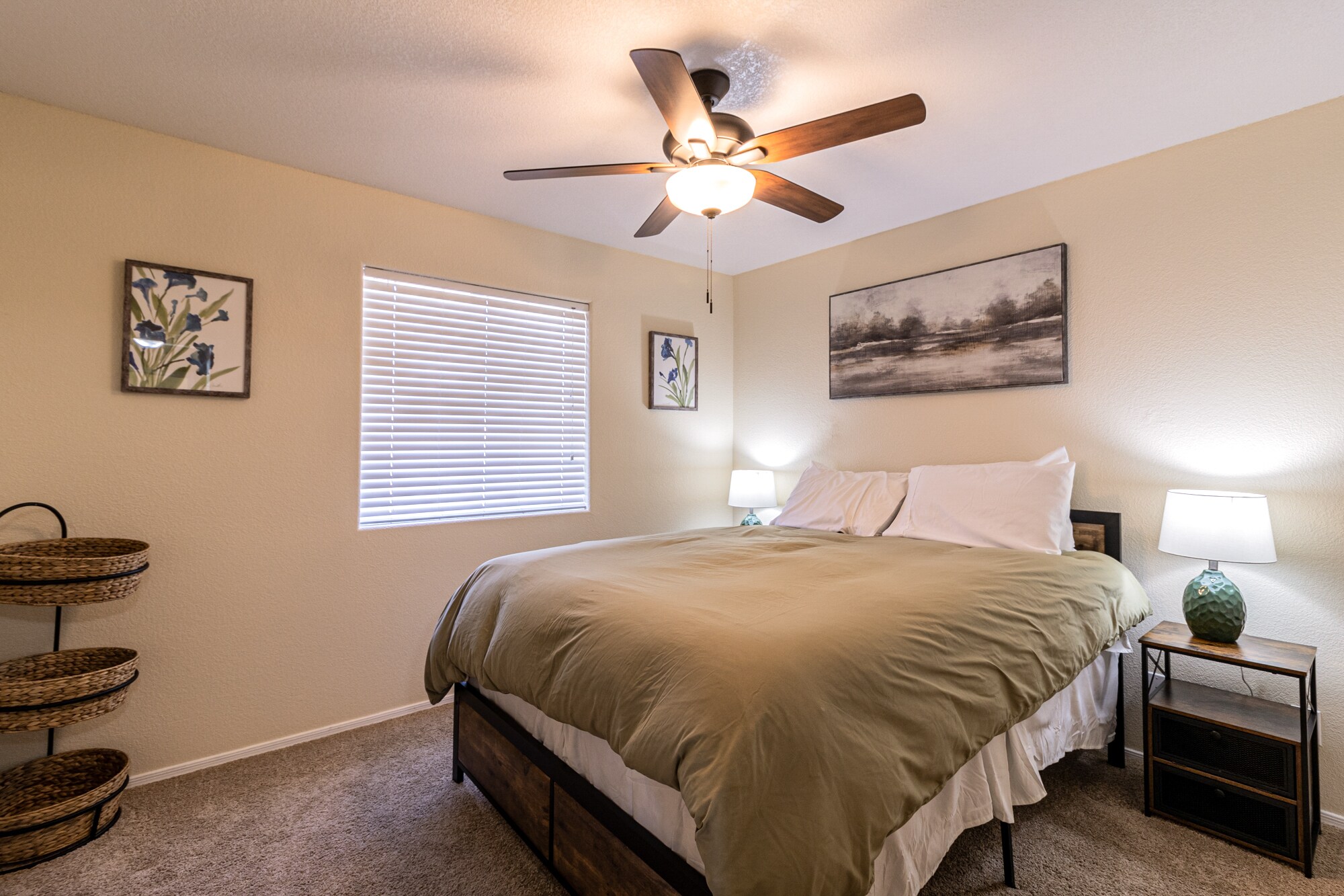 Bdrm 3 with blinds, fan & light - 2950 Cisco Dr N