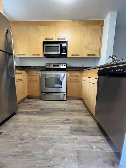 Building Photo - 7405 Charmant Dr