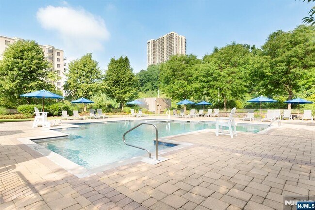 Building Photo - 8100 River Rd