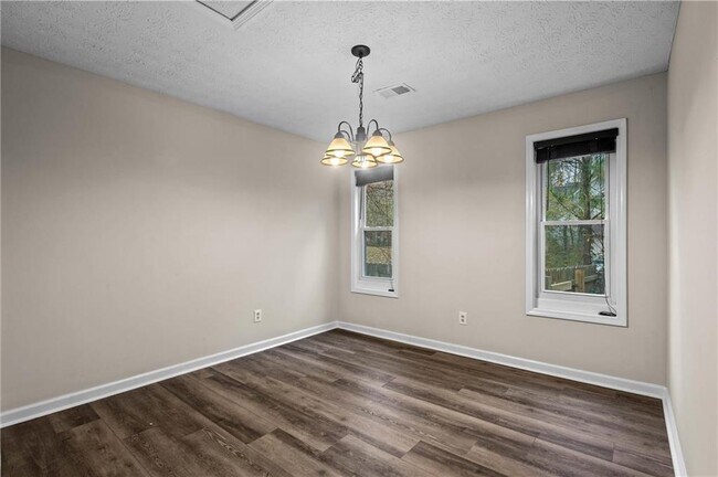 Building Photo - 2400 Salem Dr