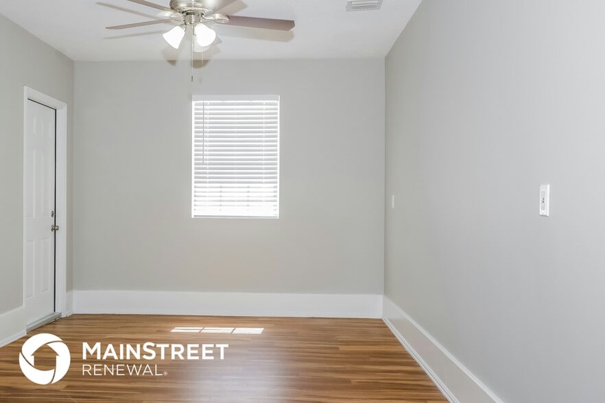 Building Photo - 5315 Hickory Dr