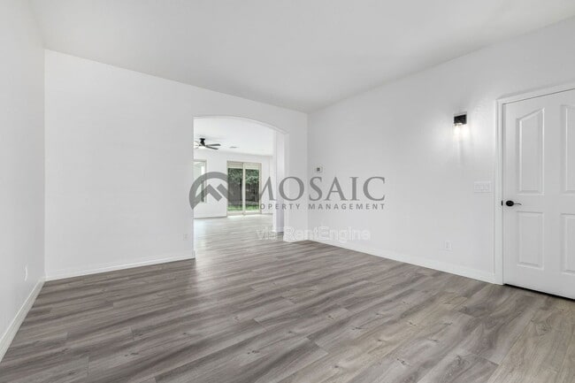 Building Photo - 4287 E Del Rio St