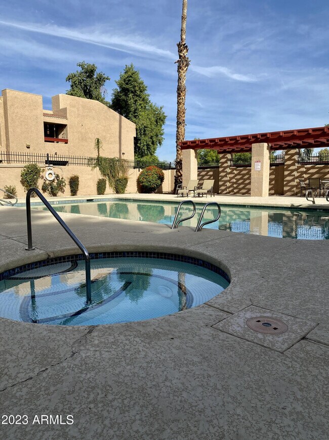 Building Photo - 3131 W Cochise Dr