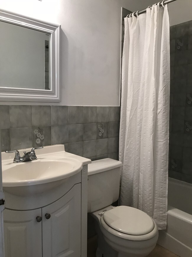 Building Photo - 1305 Periwinkle Pl