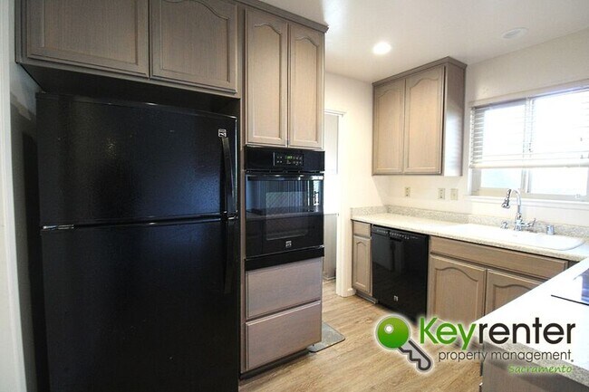 Building Photo - 2308 Rogue River Dr