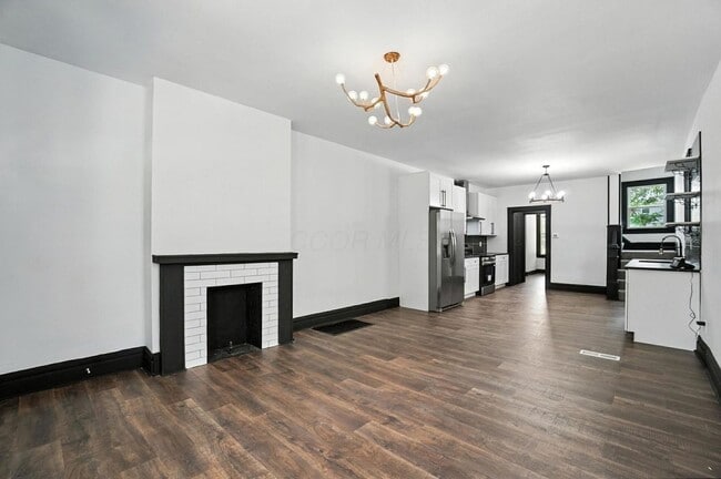 Building Photo - 887-889 E Livingston Ave